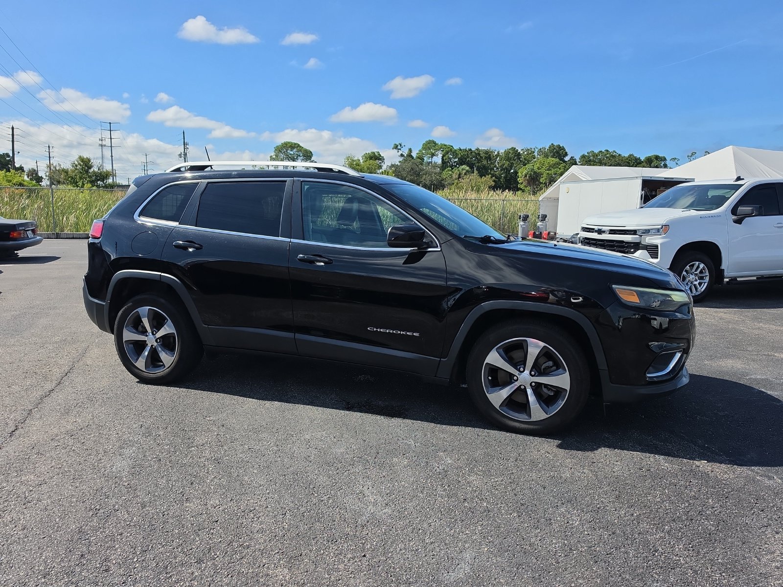 Used 2019 Black Jeep Limited image 2