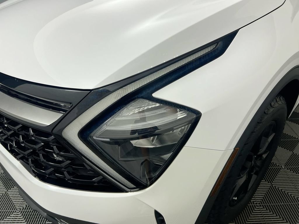 Used 2023 White Kia X-Pro Prestige image 11
