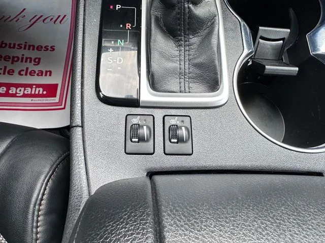 Used 2018 Silver Toyota XLE image 19