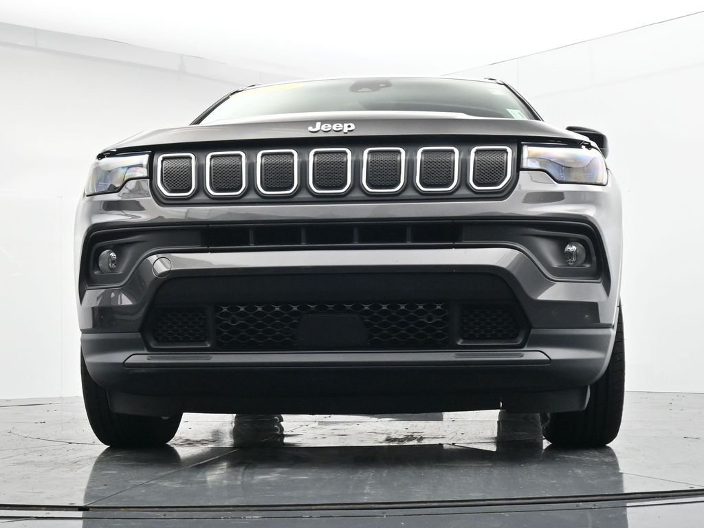 Used 2022 Gray Jeep Latitude image 34