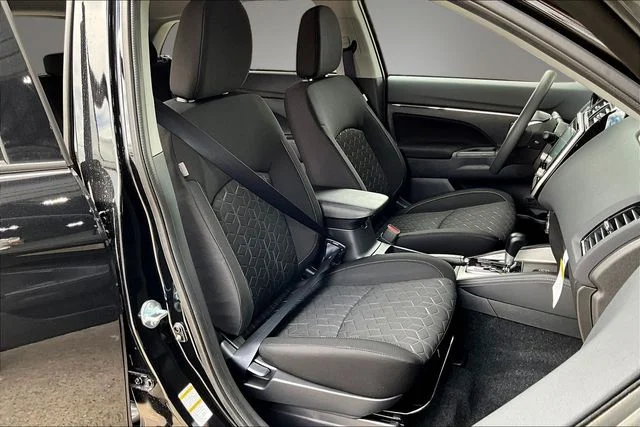 New 2026 Black Mitsubishi 2.0 S image 11