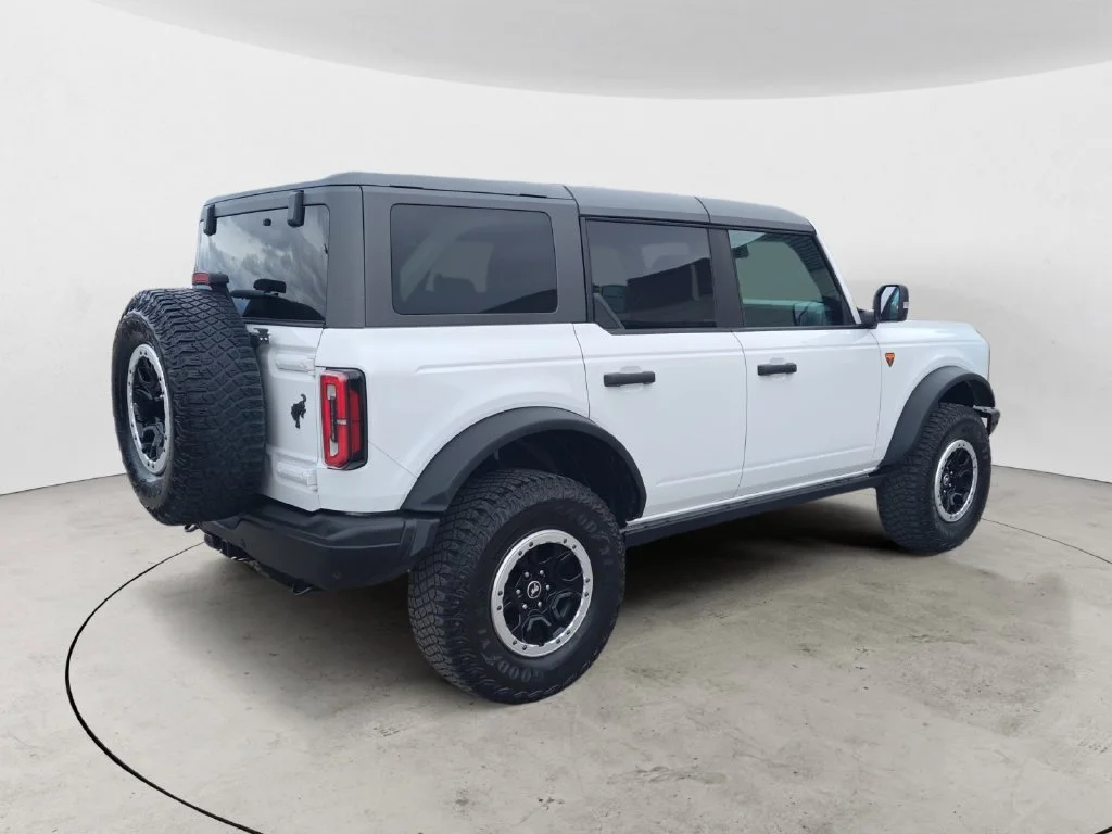 Used 2023 White Ford Badlands image 5