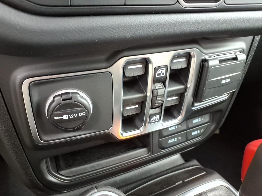 New 2026 Black Clear-Coat Exterior Paint Jeep Sahara image 15
