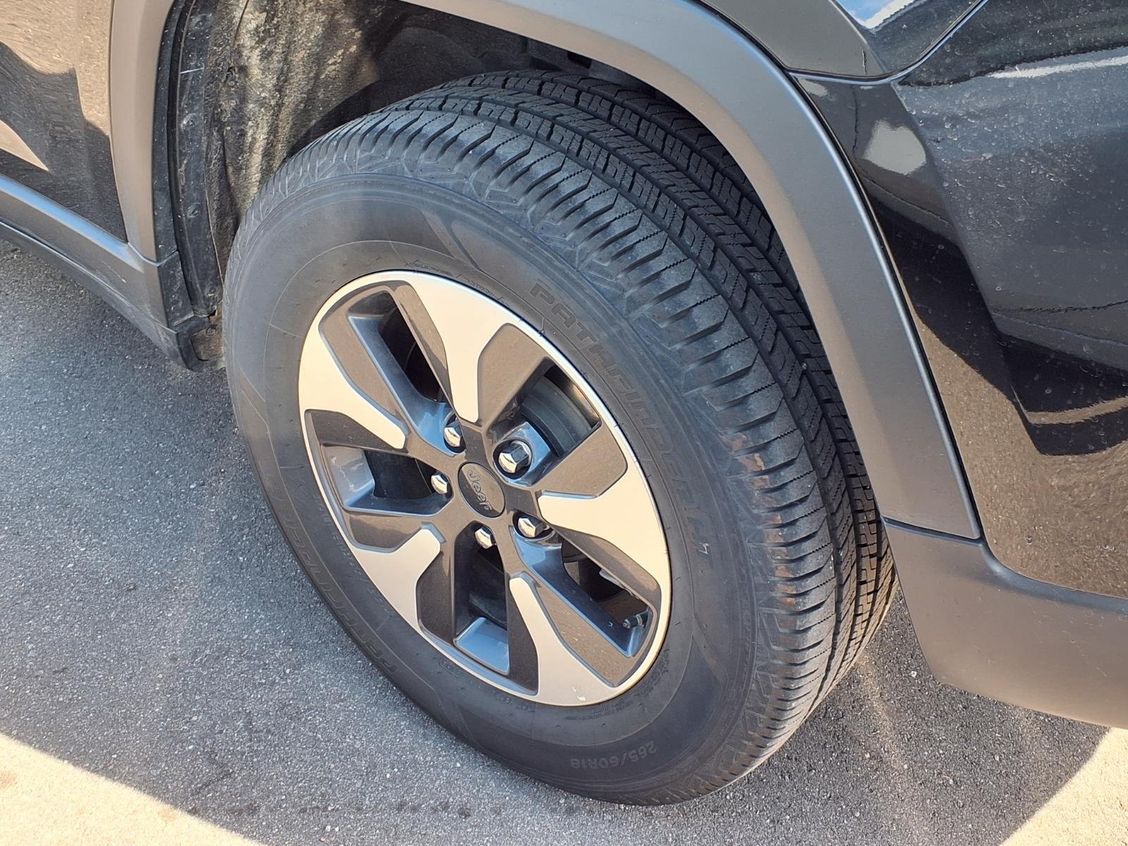 Used 2024 Diamond Black Crystal Pearl Coat Jeep 4xe image 30