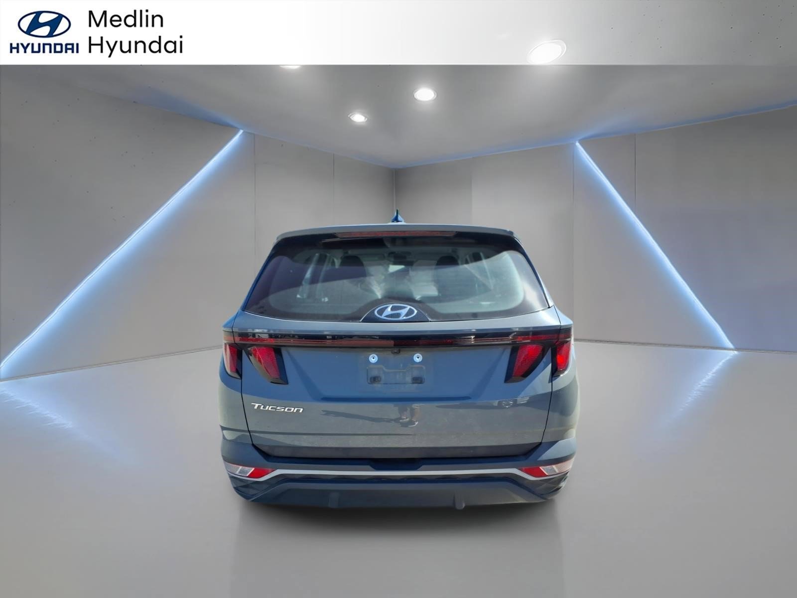 Used 2024 Hampton Gray Hyundai SE image 4