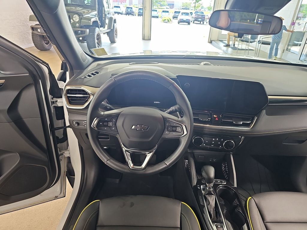 Certified Used 2024 Summit White Chevrolet ACTIV image 19