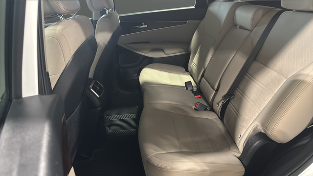 Used 2016 Snow White Pearl Kia LX image 23
