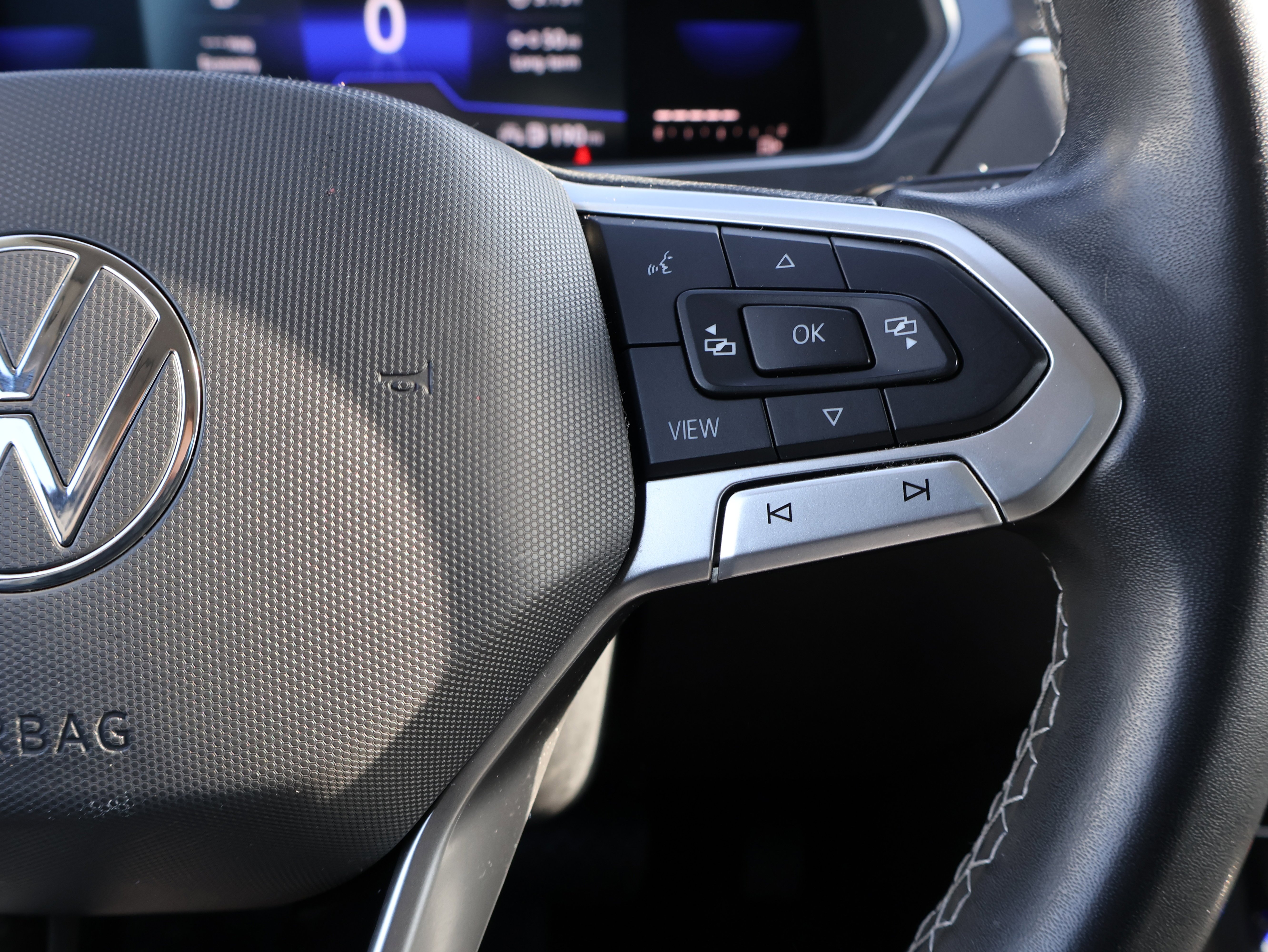 2022 Volkswagen Tiguan SE - Photo 35