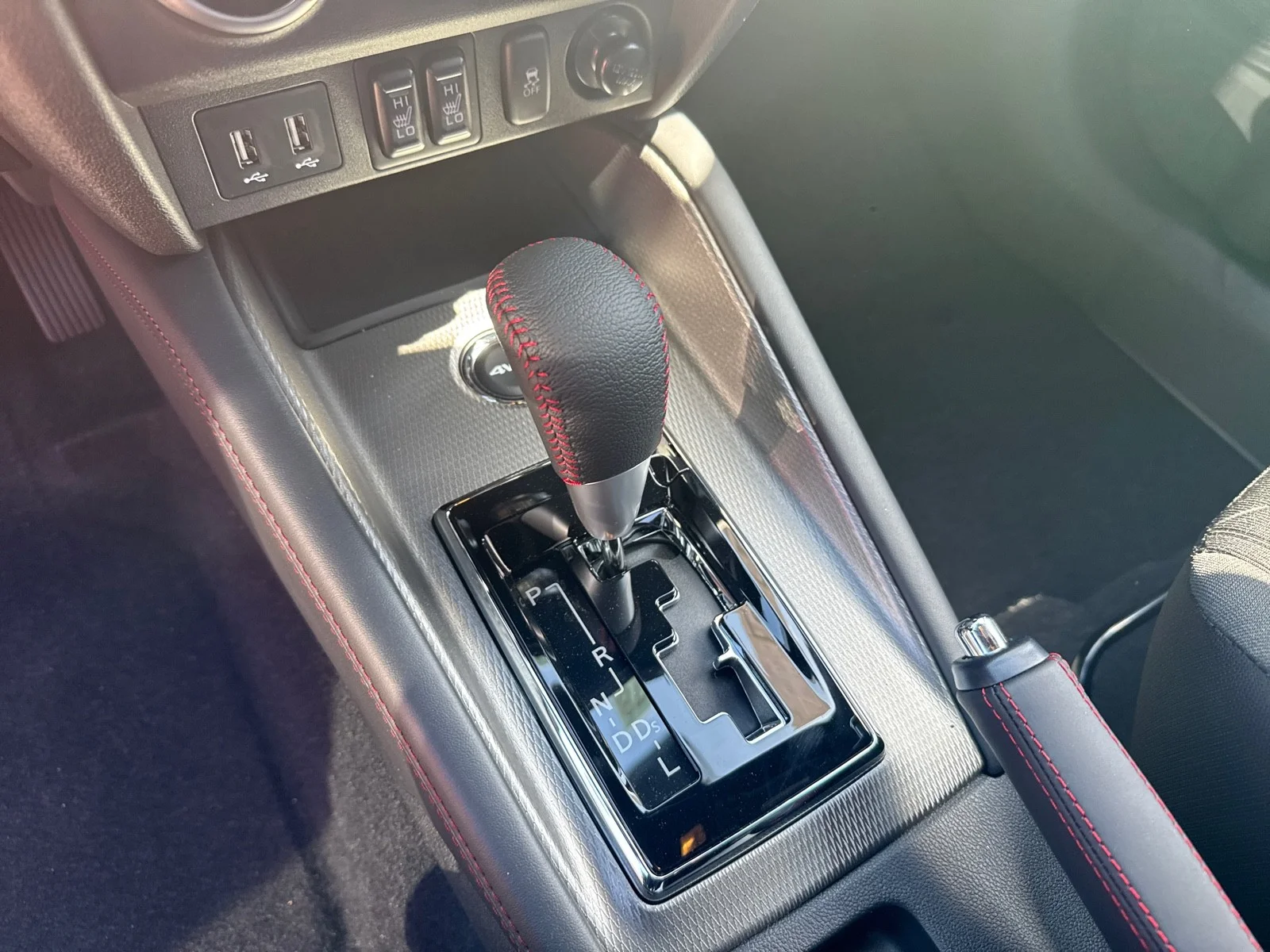 Used 2025 White Diamond Mitsubishi Trail Edition image 19
