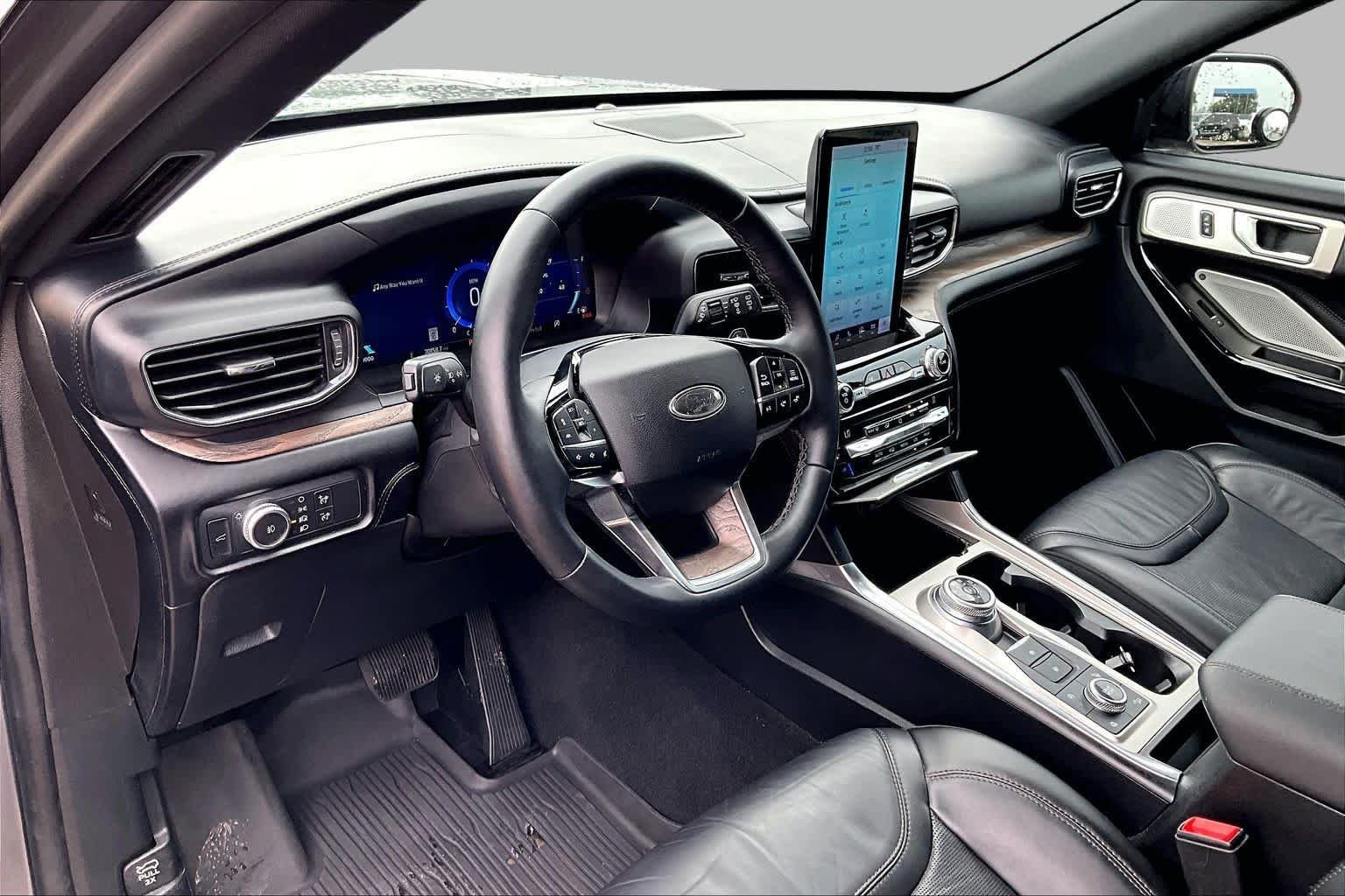 Used 2021 Carbonized Gray Metallic Ford Platinum image 18