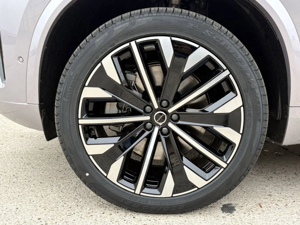 New 2026 Aurora Silver Volvo Ultra image 9