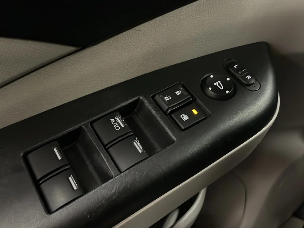 Used 2013 Gray Honda LX image 39