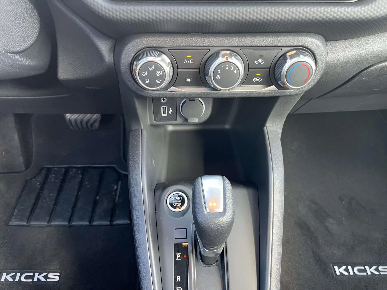 Used 2025 GUN METALLIC Nissan S FWD image 17