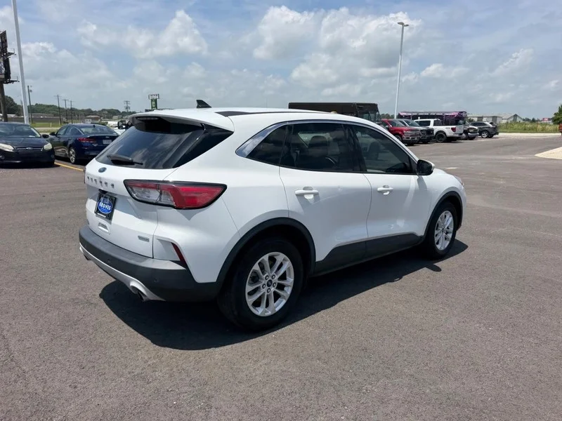 Certified Used 2020 Oxford White Ford SE image 5