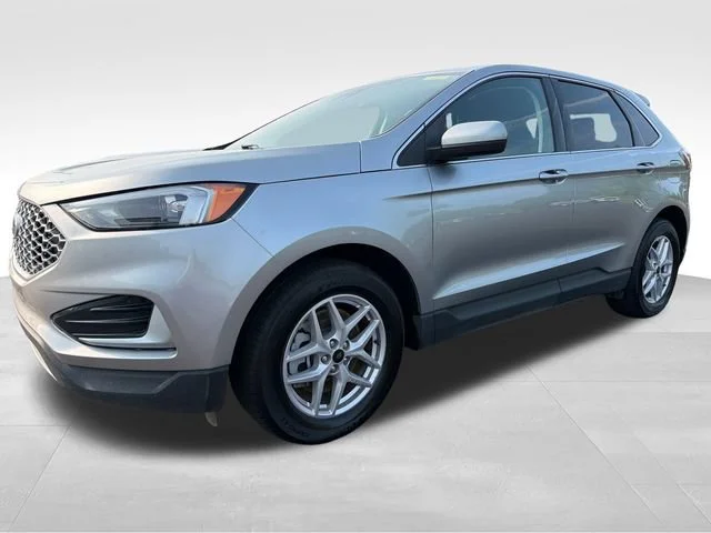 Used 2024 Silver Ford SEL image 1