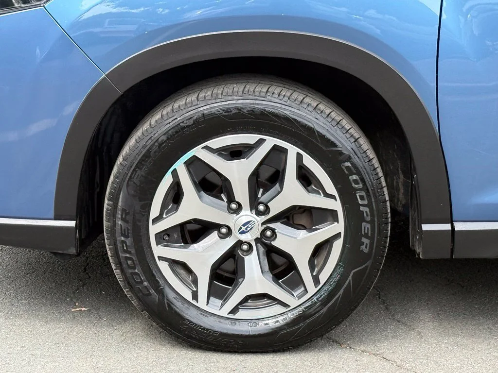 Used 2023 Horizon Blue Pearl Subaru Premium image 12