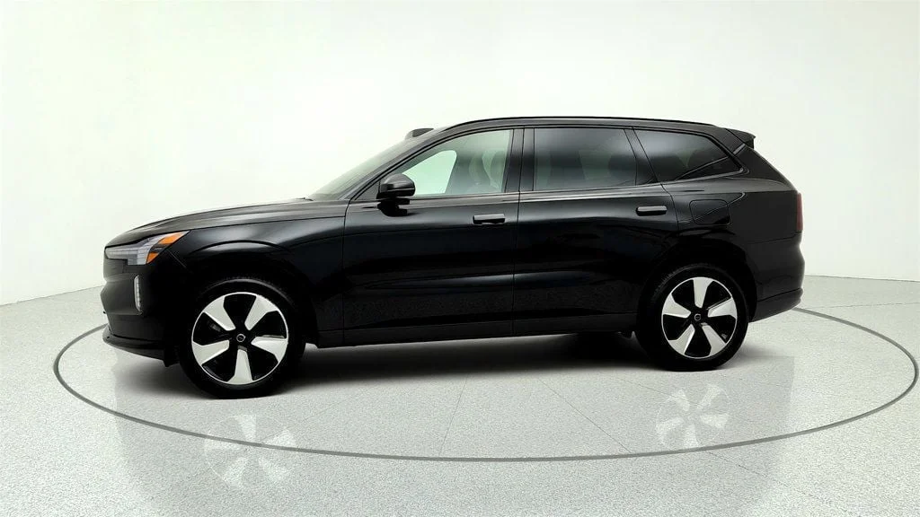 Used 2025 Onyx Black Metallic Volvo Twin Motor Performance Plus 6-Seater w/ Panoramic Roof image 8