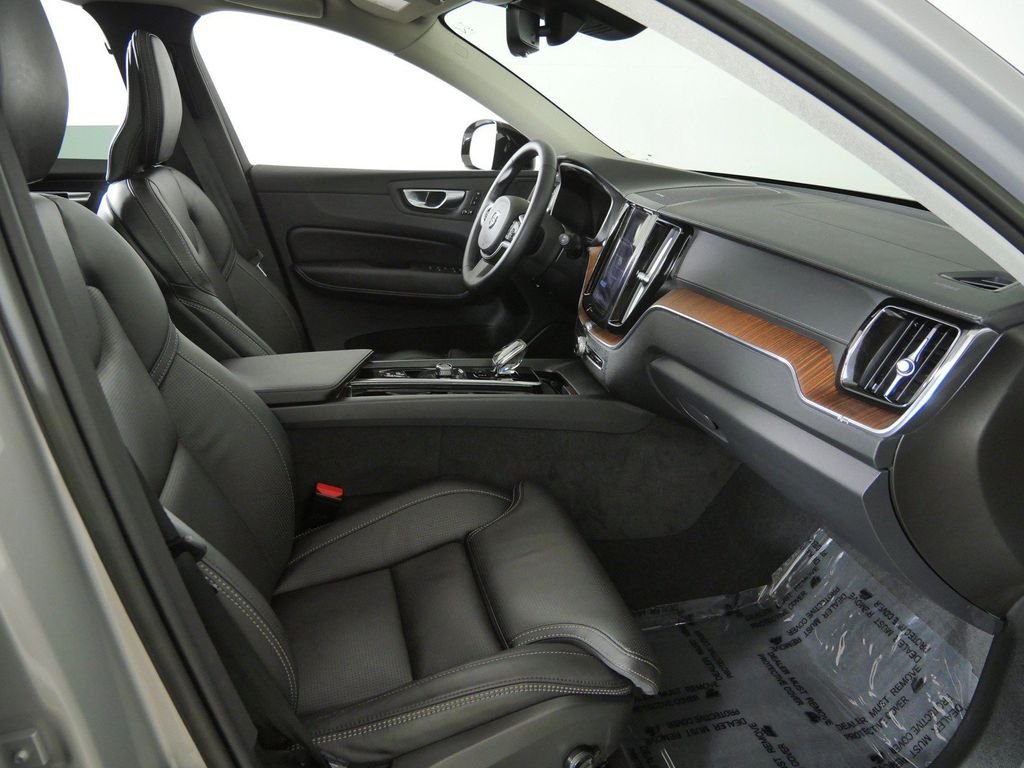 Used 2023 Silver Volvo Ultimate image 21