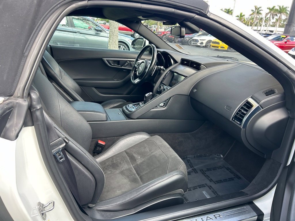 Used 2018 White Jaguar Base image 33