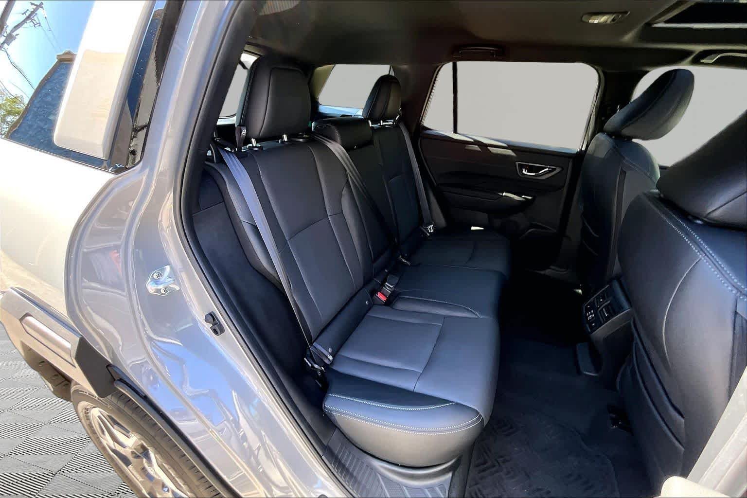 Used 2026 River Rock Pearl Subaru Touring image 39