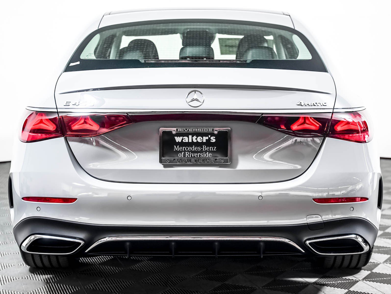 New 2027 MANUFAKTUR Alpine Grey Mercedes-Benz E 450 image 10
