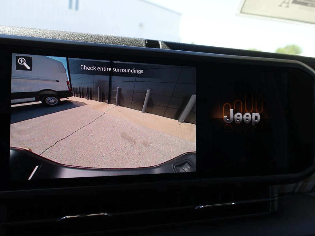 New 2026 Bright White Clear-Coat Exterior Paint Jeep 85th Anniversary Edition image 33