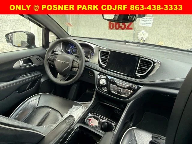 Used 2022 Black Chrysler Limited image 9