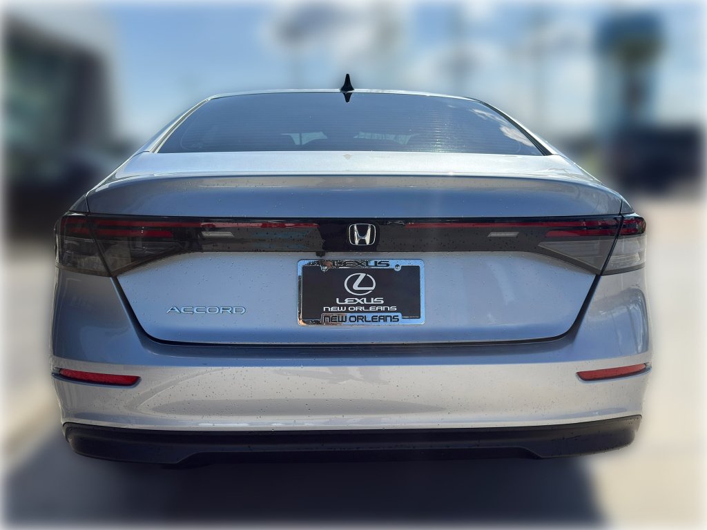 Used 2025 Solar Silver Metallic Honda SE image 7
