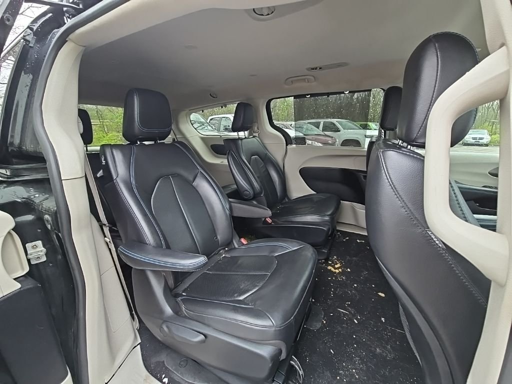 Used 2021 Black Chrysler Touring L image 18