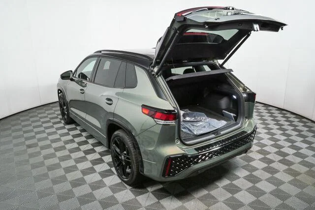 New 2026 Avocado Green w/Deep Black Roof Volkswagen SE R-Line Black image 28