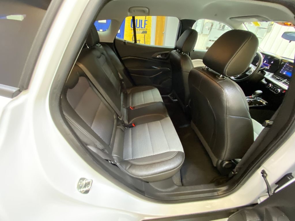 Used 2025 White Chevrolet LT image 27