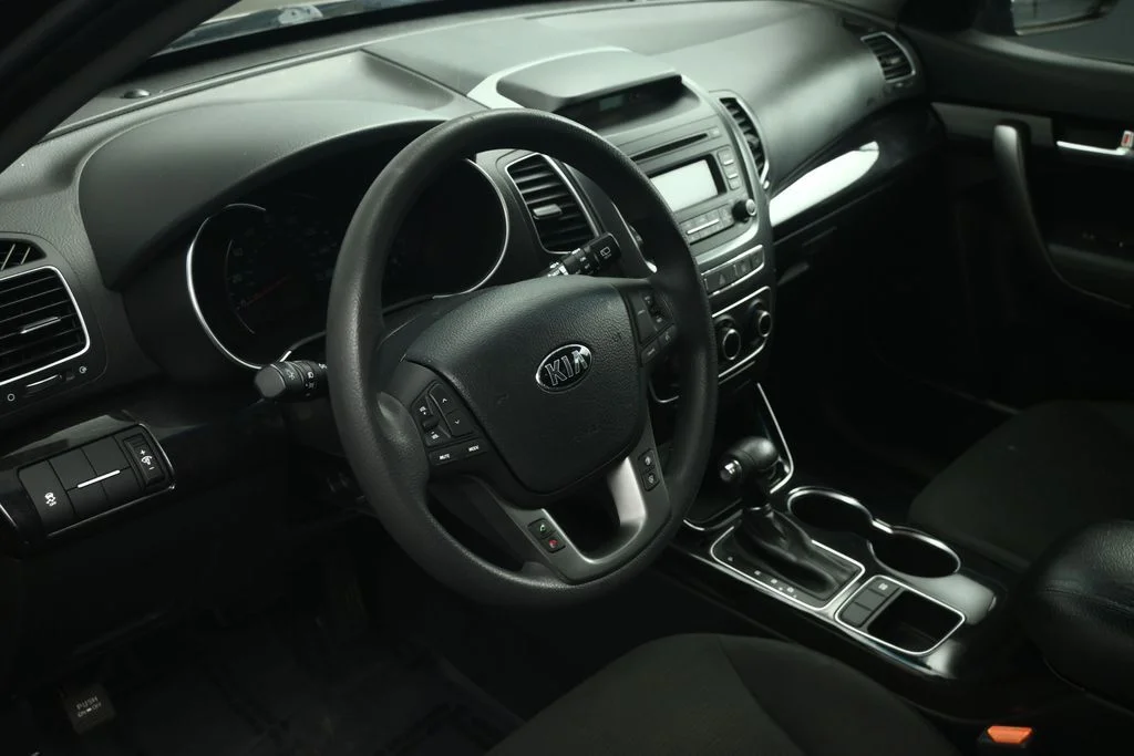 Used 2015 Red Kia LX image 45