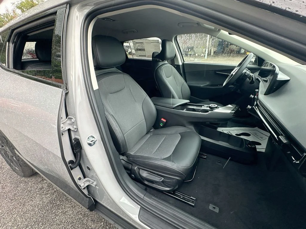 New 2026 Wolf Gray Kia LIGHT image 27
