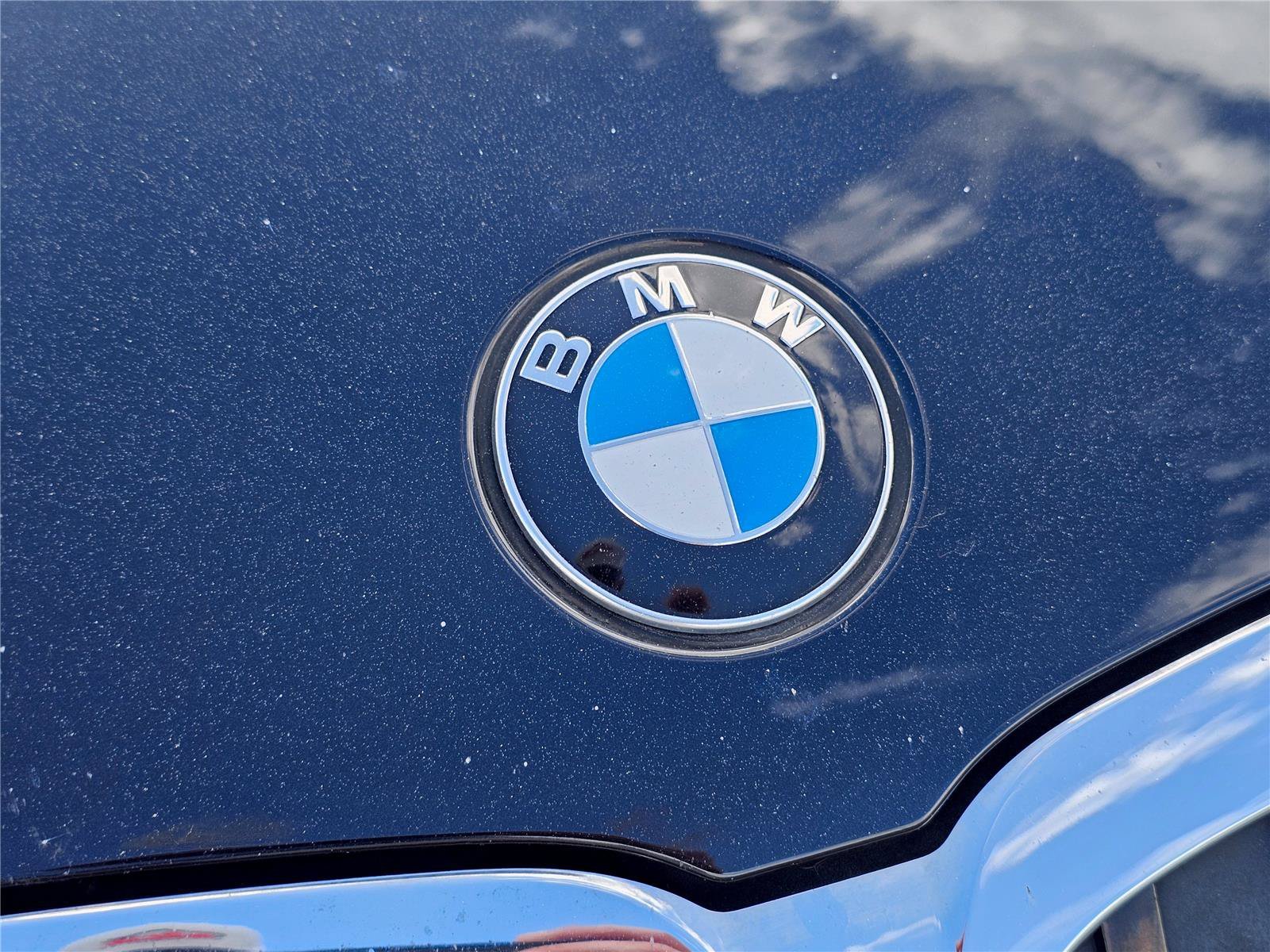 Used 2022 Black Sapphire Metallic BMW 330i xDrive image 3