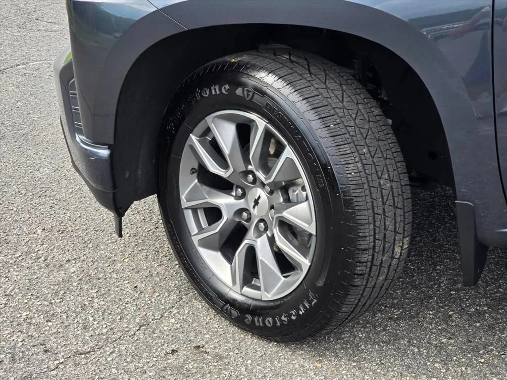 Used 2021 SHADOW GRAY METALLIC Chevrolet RST image 25
