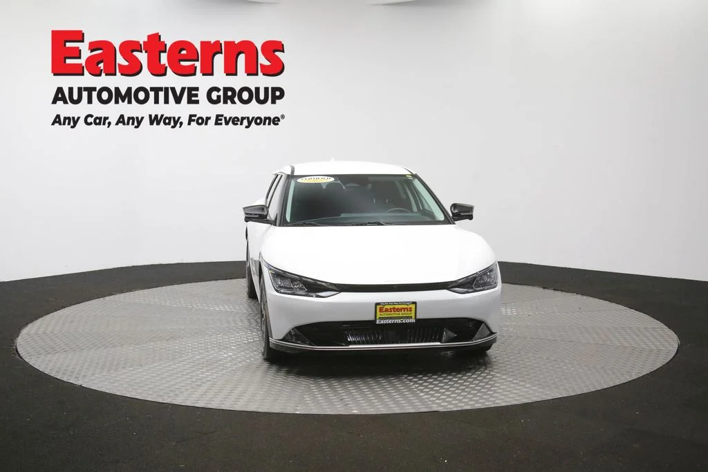 Used 2024 White Kia Wind image 54