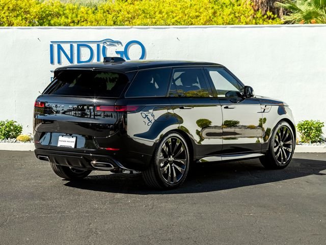 New 2026 Santorini Black Land Rover Dynamic SE image 6