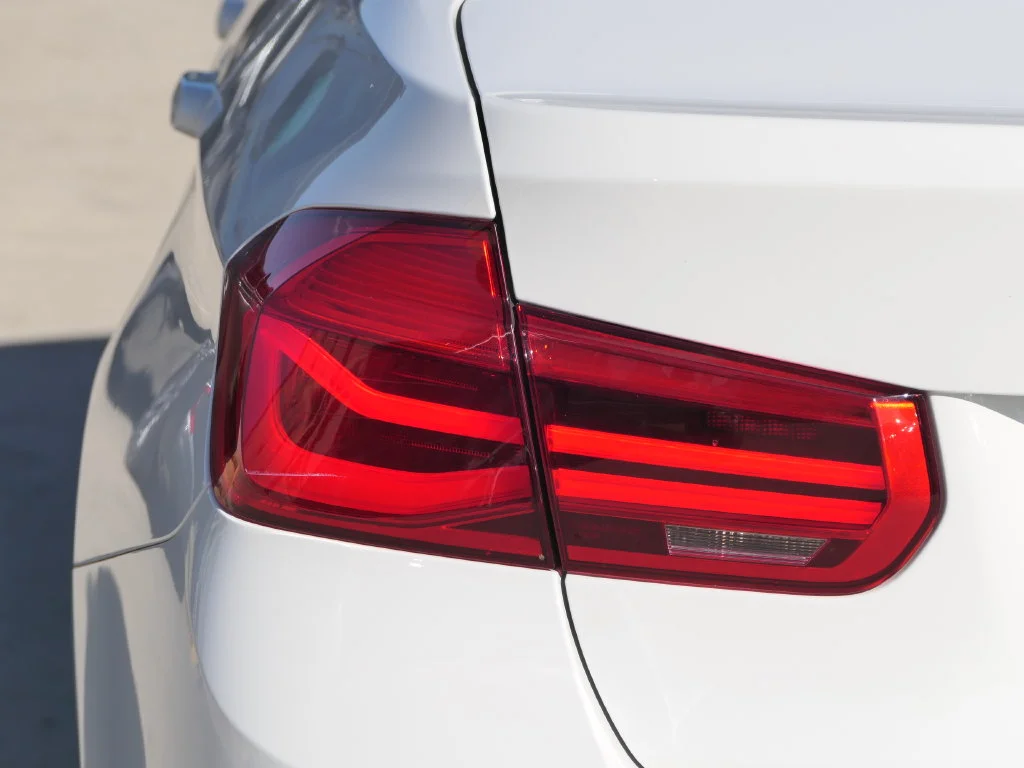 Used 2018 Alpine White BMW 330i image 5