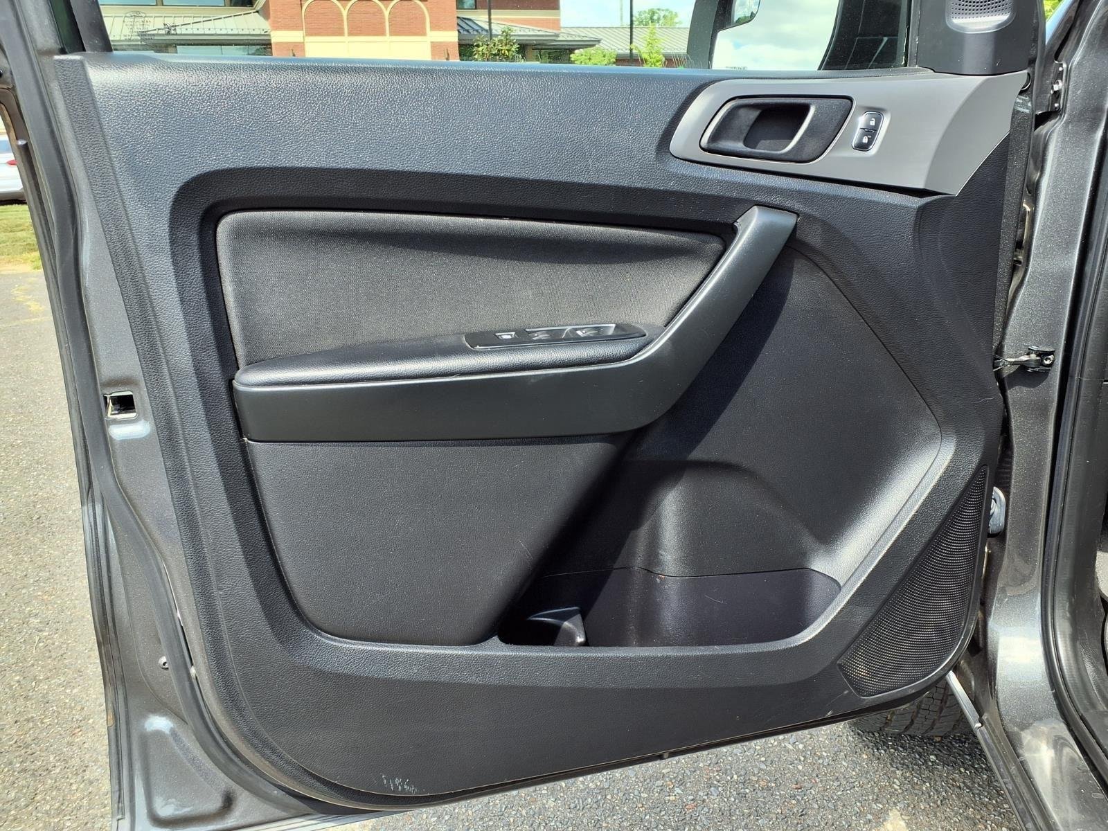 Used 2019 Magnetic Ford XL image 27