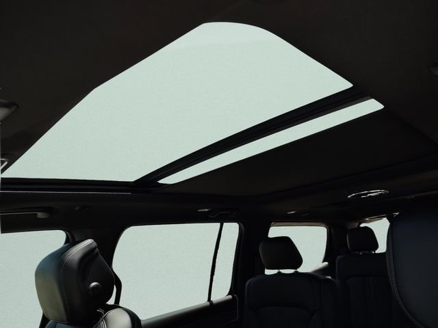New 2026 Bright White Clear-Coat Exterior Paint Jeep Limited Altitude image 26