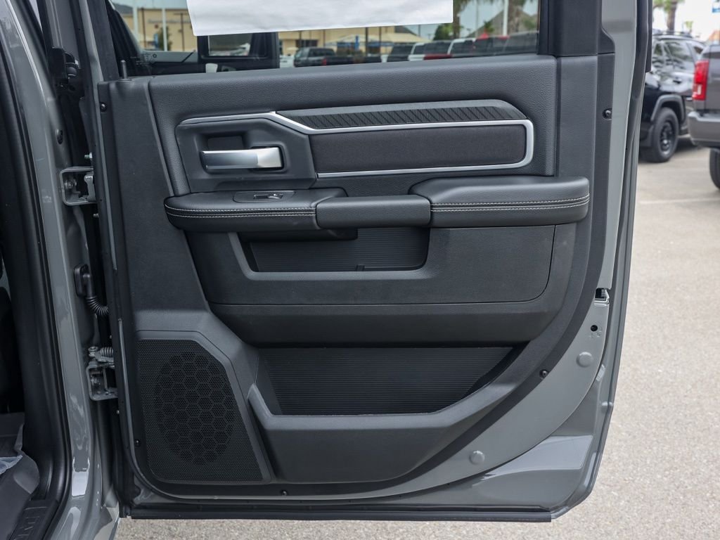 New 2026 Ceramic Gray Clear-Coat Exterior Paint RAM Big Horn Night Edition image 17