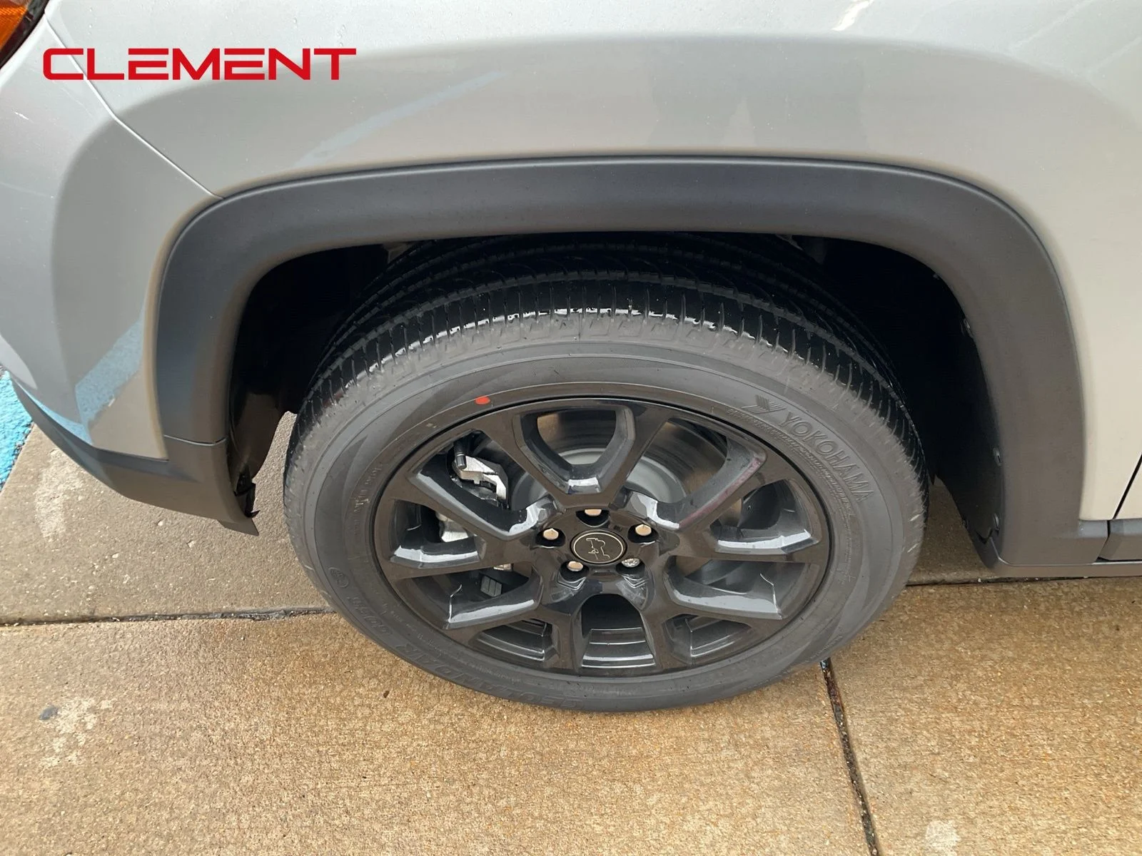 New 2026 Silver Zynith Metallic Clearcoat Jeep Latitude image 7