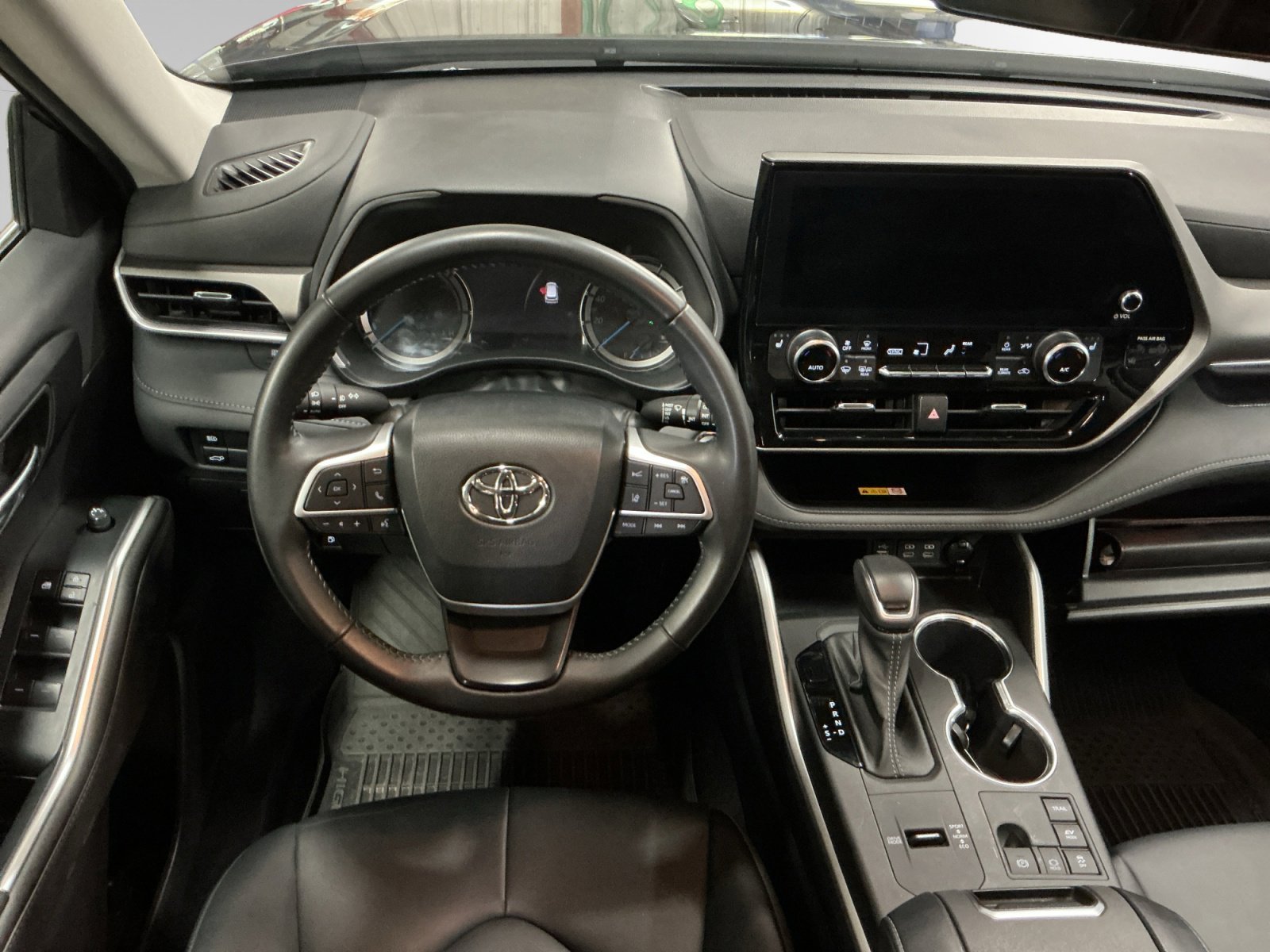 Used 2023 Gray Toyota Hybrid XLE image 10
