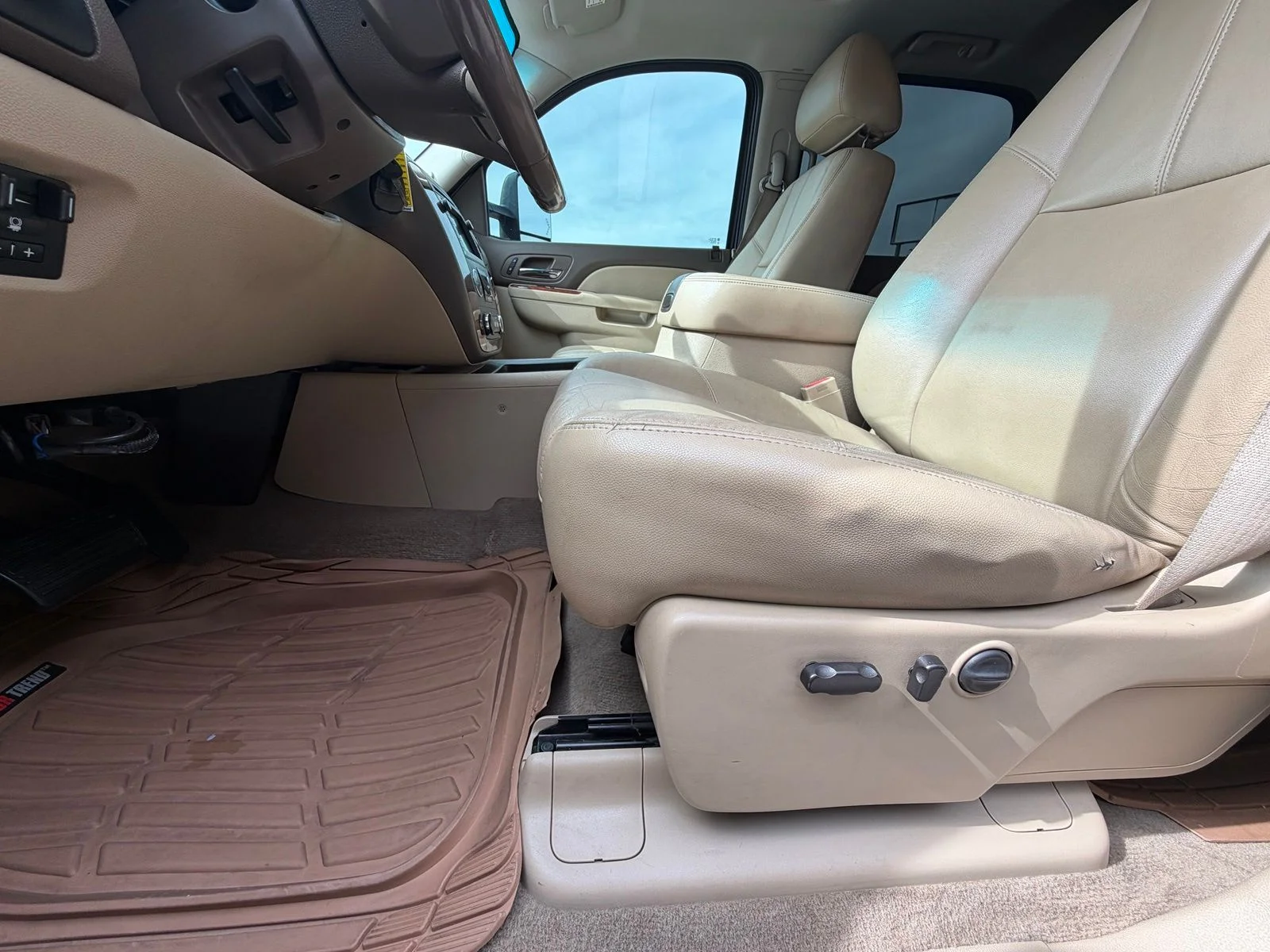 Used 2011 Black Chevrolet LTZ image 11