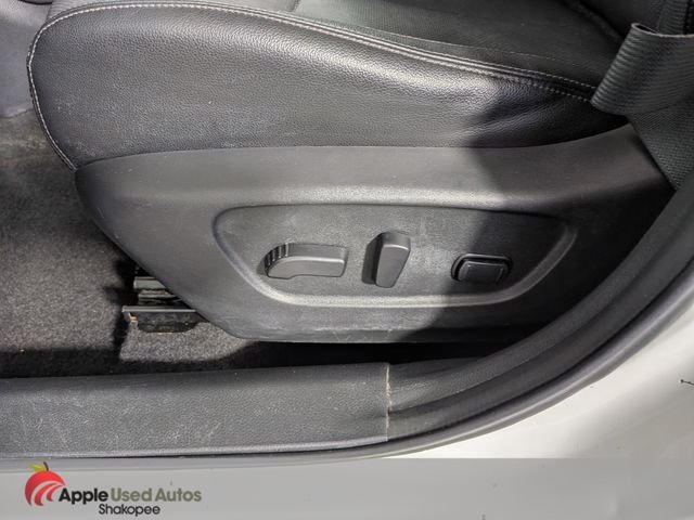 Used 2017 White Nissan SL image 14