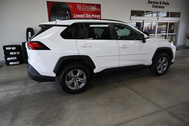 Used 2022 White Toyota XLE image 5