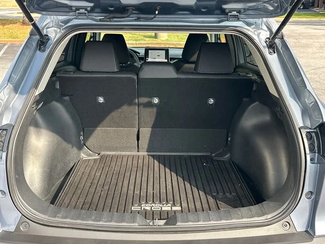 Used 2024  Toyota LE image 5