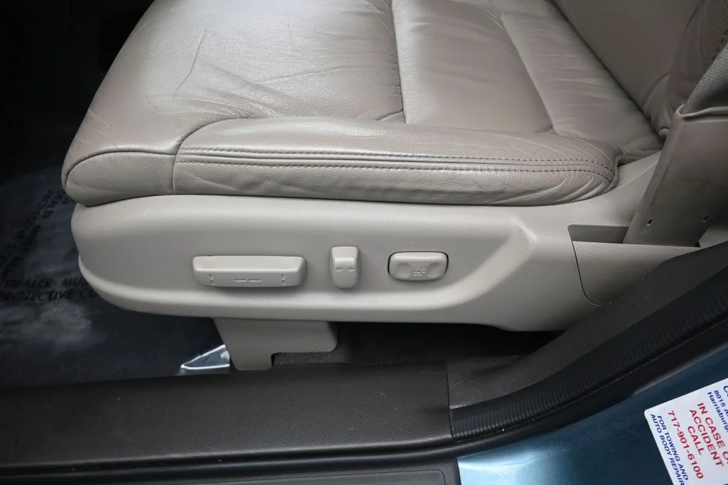 Used 2014 Twilight Blue Metallic Honda EX-L image 12