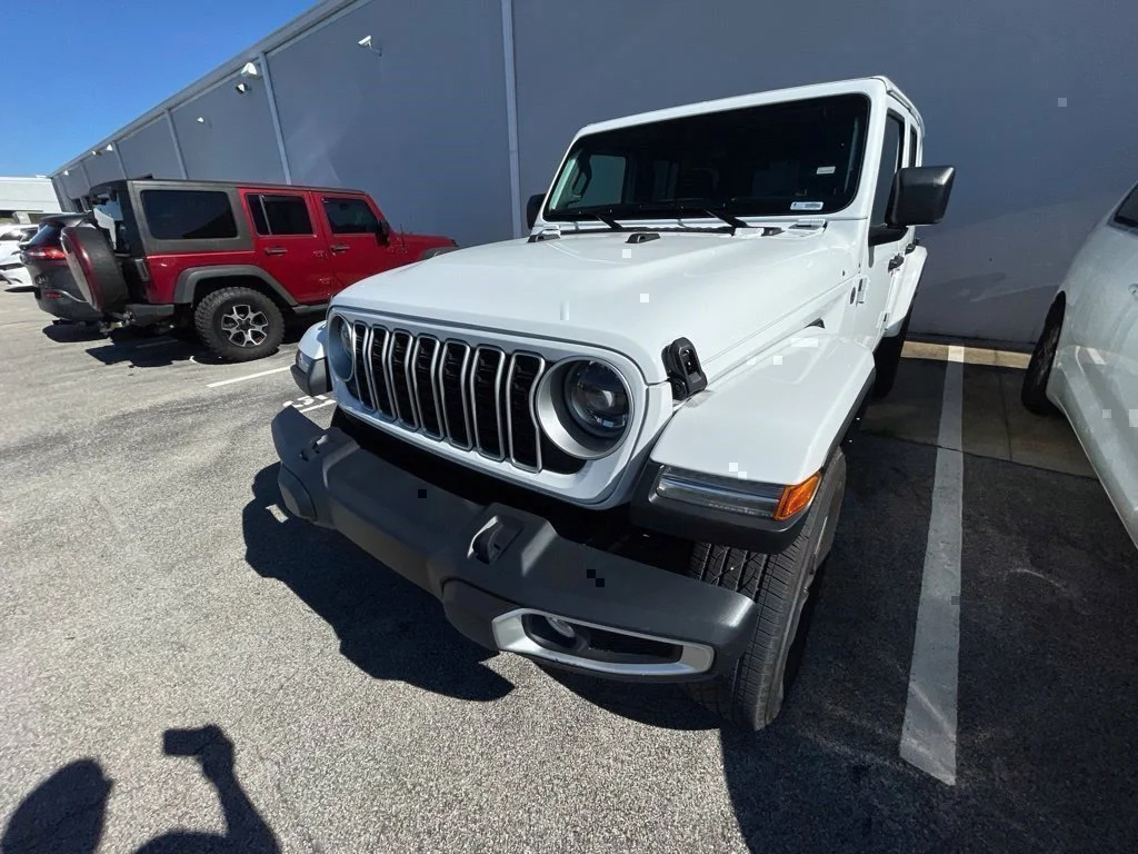 Used 2025 White Jeep Sahara image 18