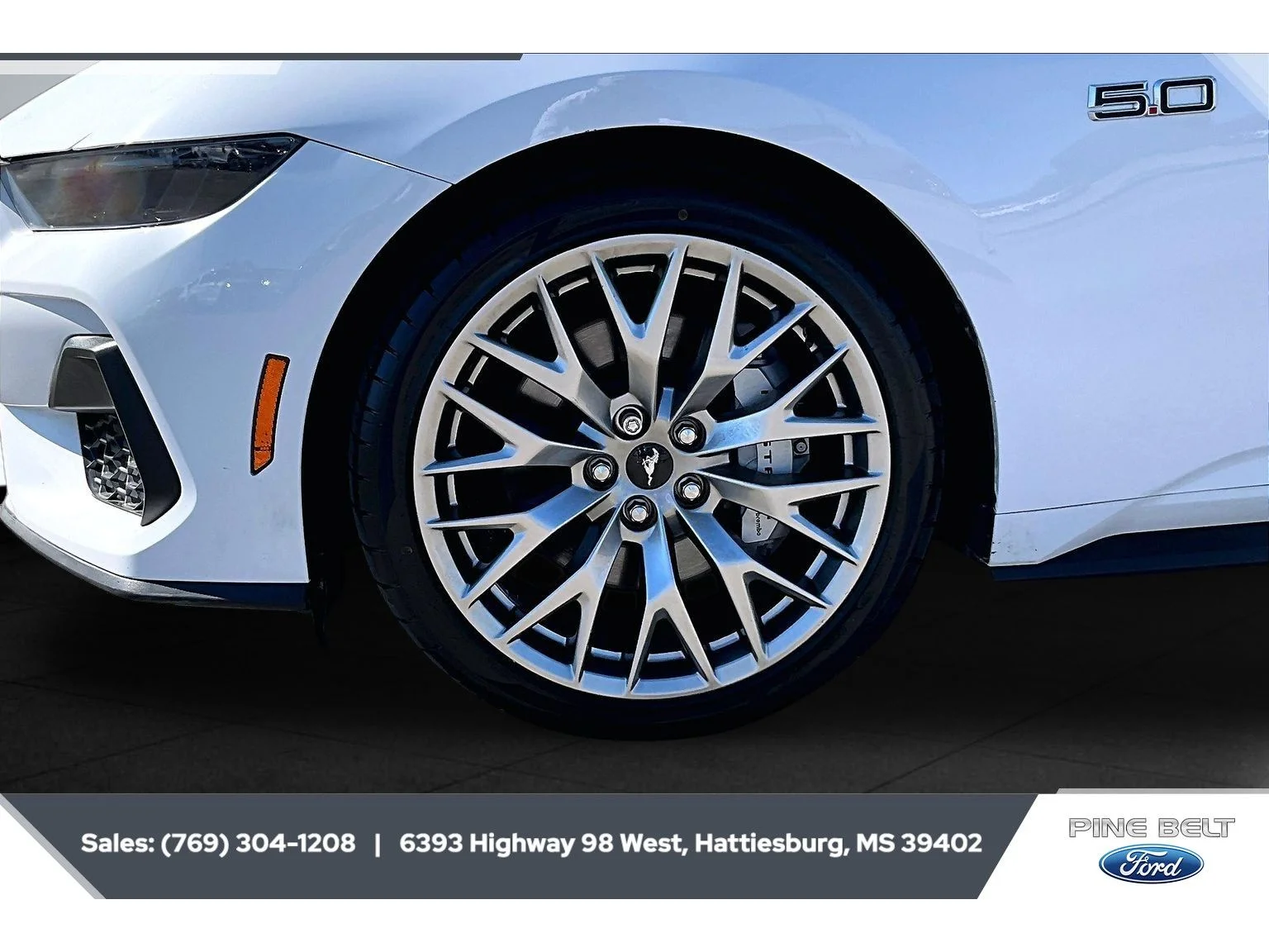 Used 2025 Oxford White Ford GT Premium image 7